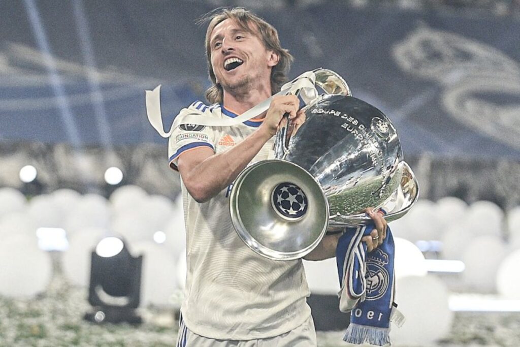Modric con la Copa de Europa
