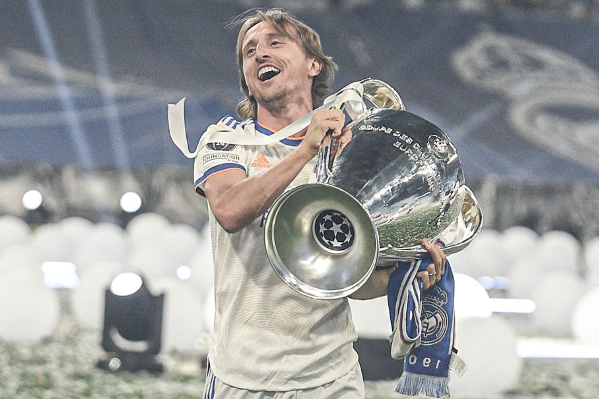 Modric con la Copa de Europa