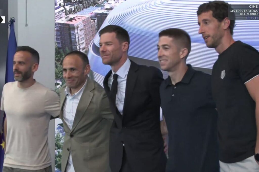 El staff de Xabi en la presentación