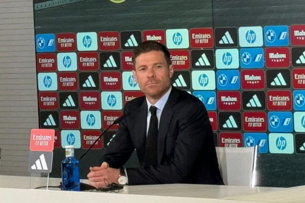 Xabi en rueda de prensa