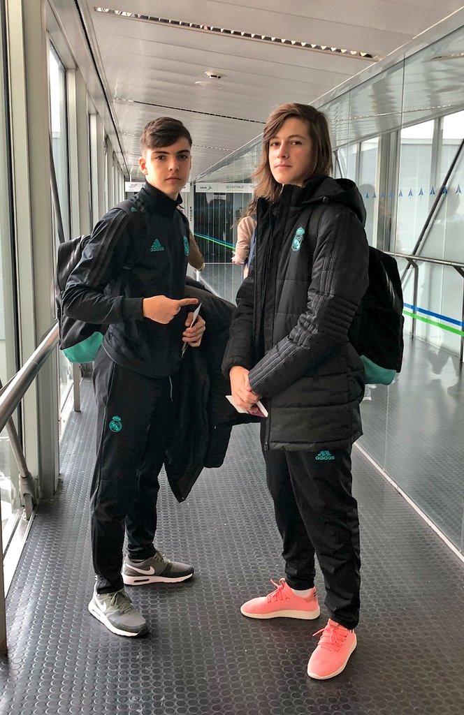 Asencio y Carreras en el aeropuerto siendo de La Fábrica