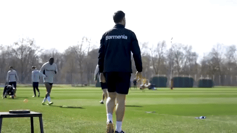 Xabi Alonso llega gratis y no está descartado para el Mundial Xabi Alonso en un entrenamiento con el Leverkusen