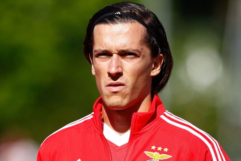 Álvaro Carreras con el Benfica