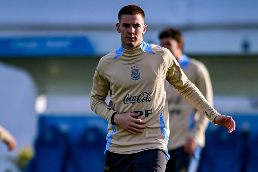 Franco Mastantuono entrenando con Argentina