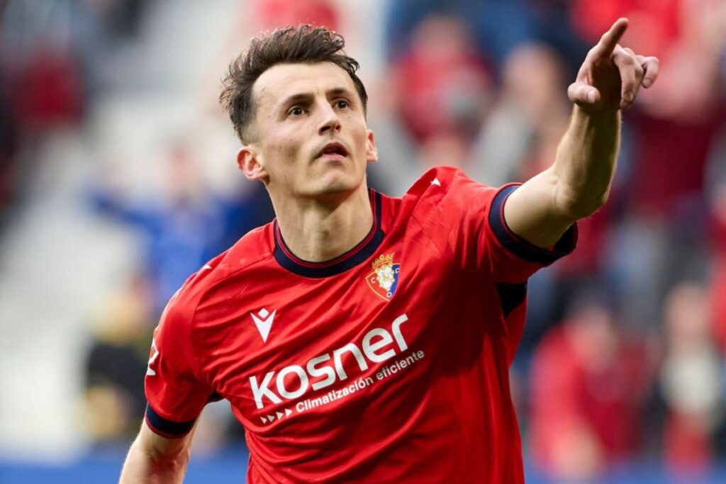 Budimir celebrando un gol con Osasuna
