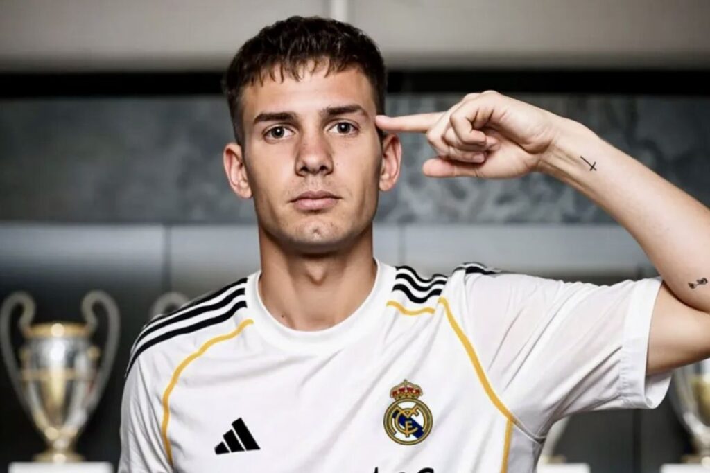 Franco Mastantuono con la camiseta del Real Madrid