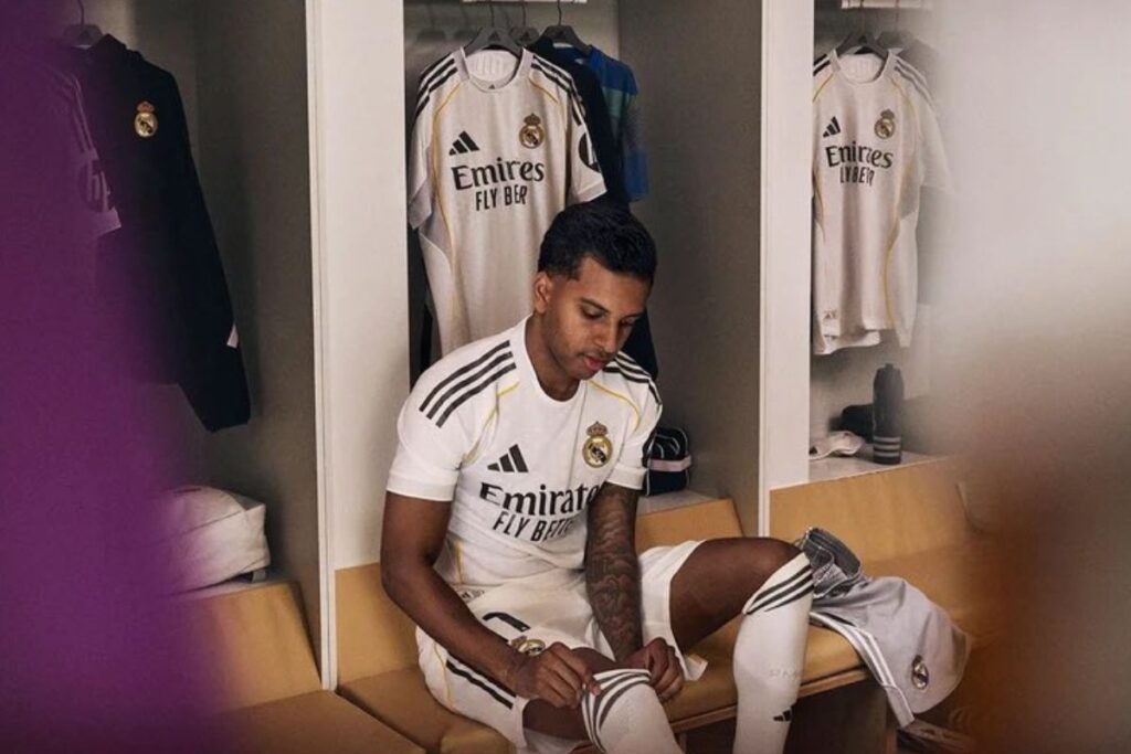 Rodrygo con la nueva camiseta del Real Madrid