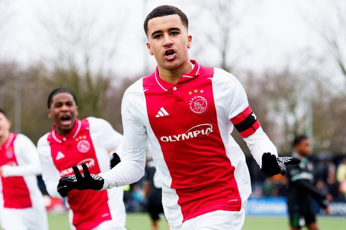 Ouazane celebrando un gol con el Ajax