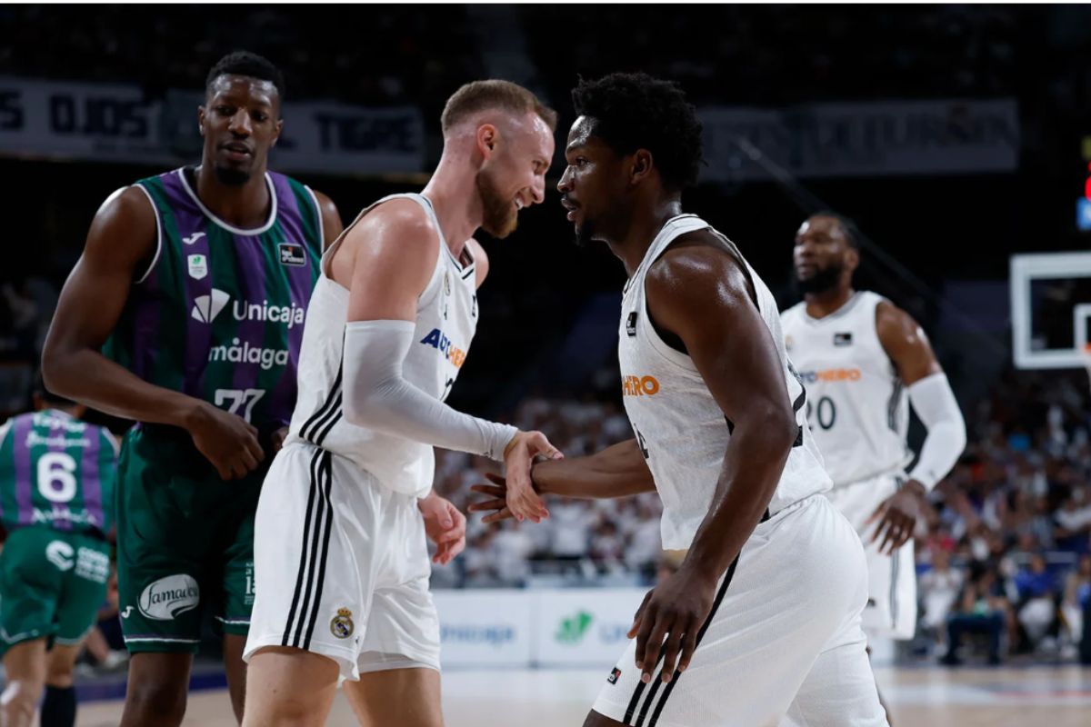 Musa y Feliz celebrando una canasta a Unicaja