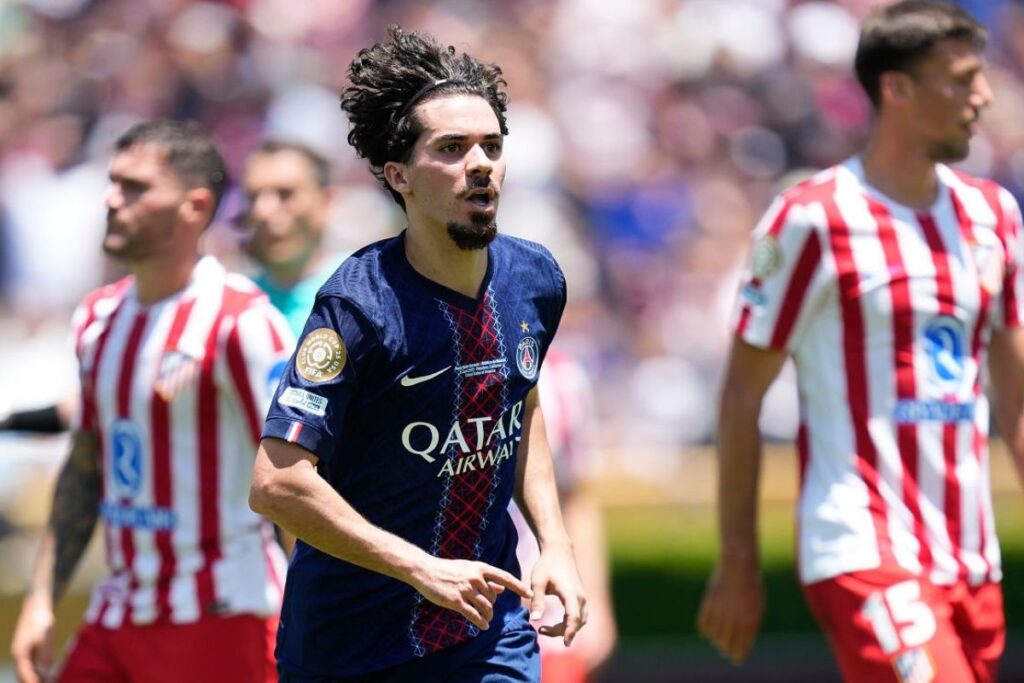 Vitinha celebrando su gol al Atlético