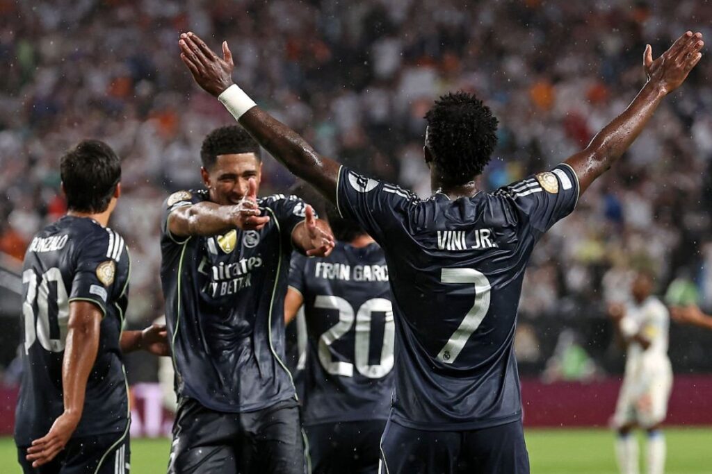 La celebración del gol de Vinicius al Salzburgo