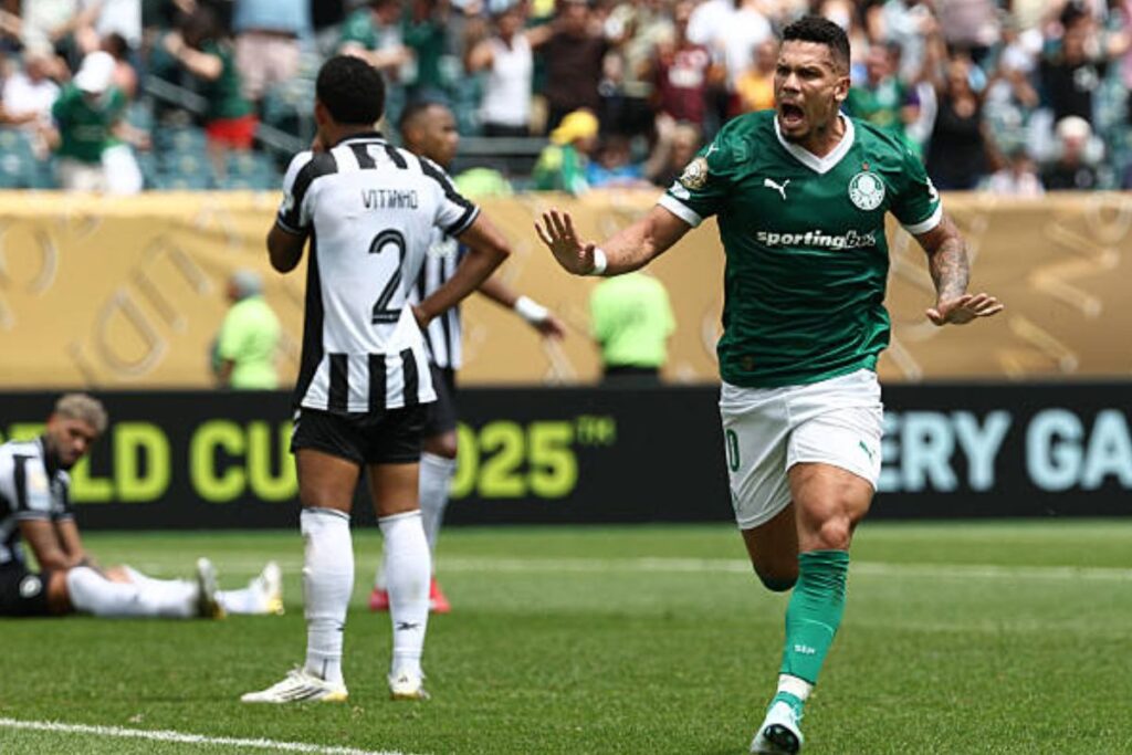Paulinho celebrando su gol al Botafogo