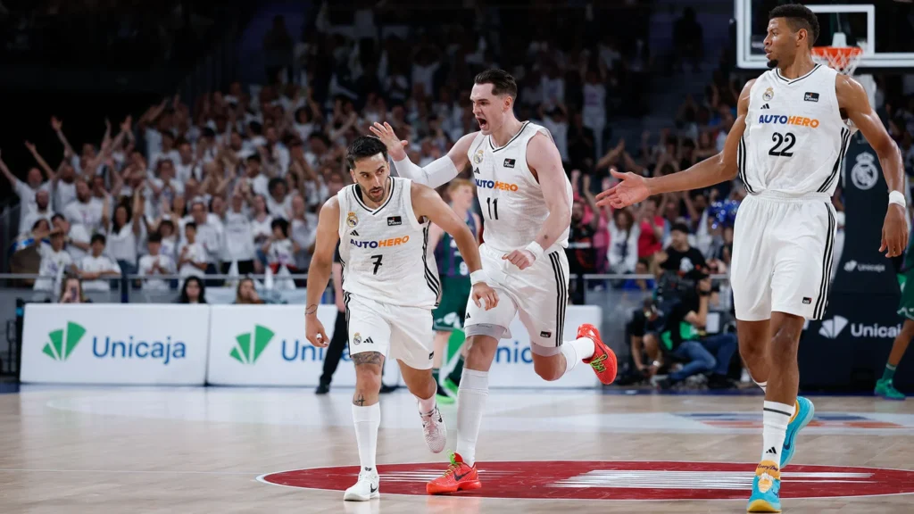 Campazzo celebrando una canasta