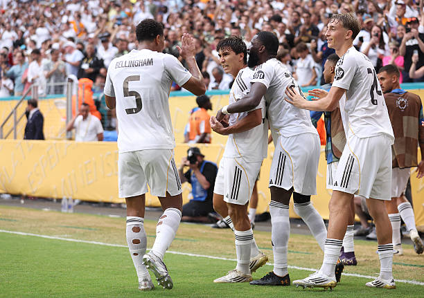 El Real Madrid celebrando su gol a la Juve