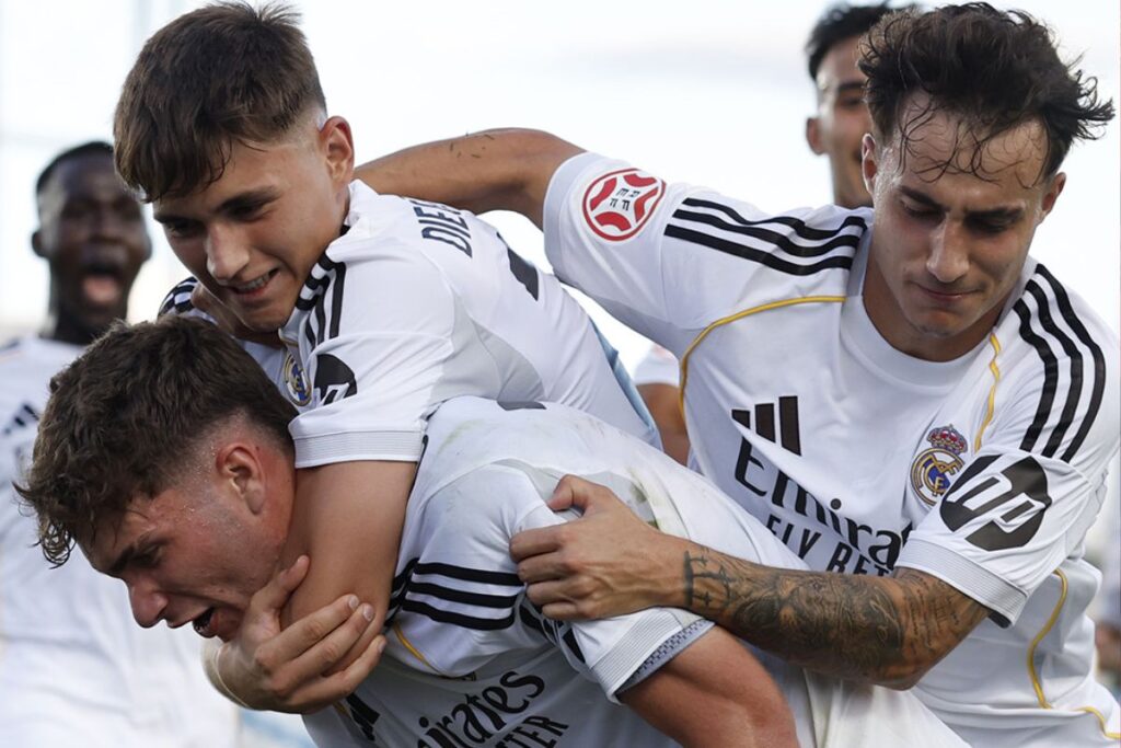 Resultado, resumen y goles del Real Madrid Castilla- Lugo (2-1) Jugadores del Castilla celebrando su gol al Lugo