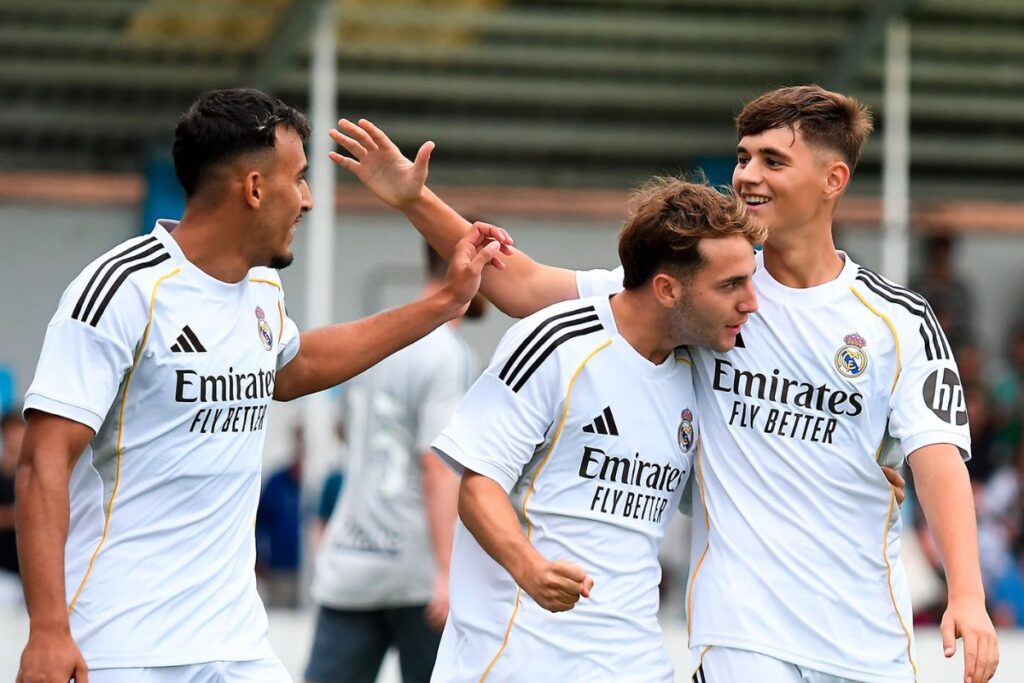 El Castilla celebrando su gol al Ferrol