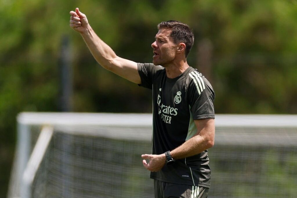 Xabi Alonso dando órdenes en Palm Beach