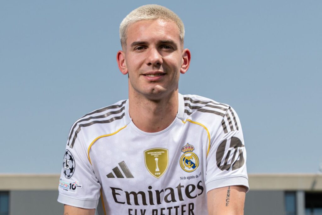 Mastantuono en su presentación con el Real Madrid