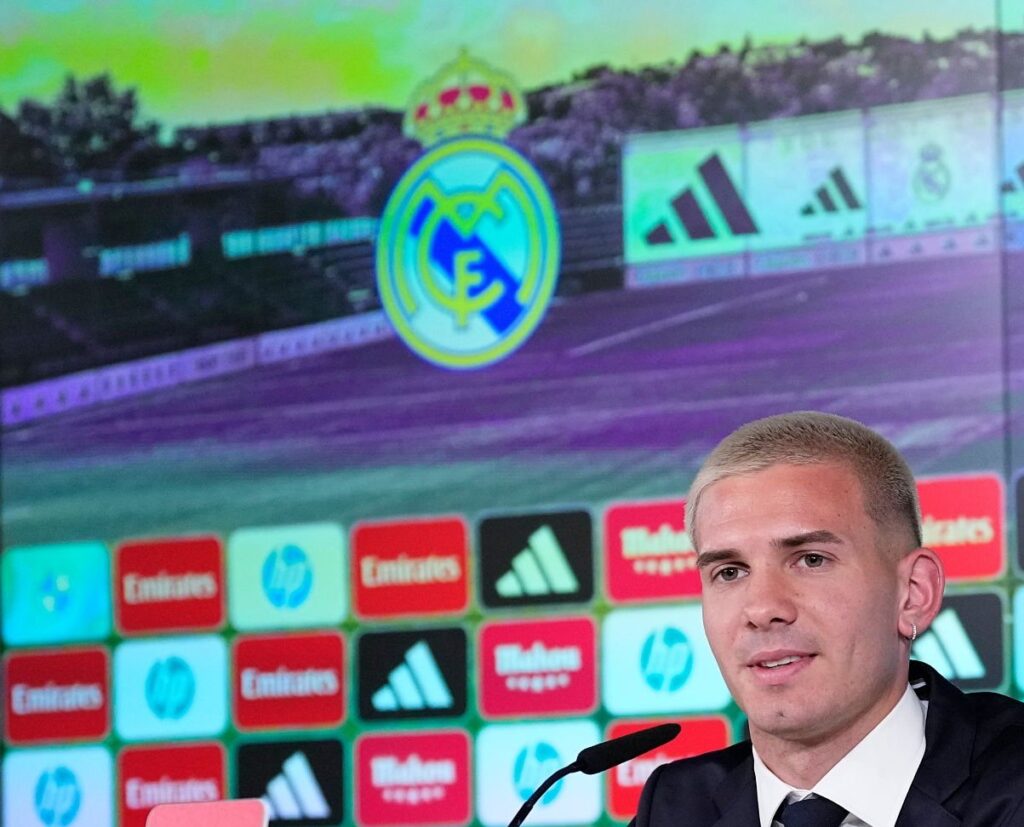 Mastantuono, durante su presentación con el Real Madrid (Getty)