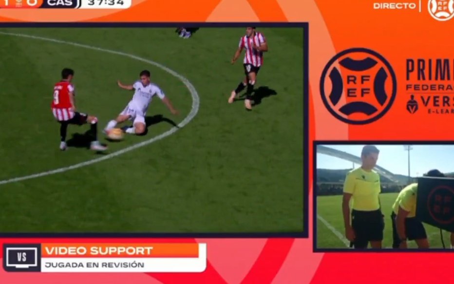 Escándalo contra el Castilla: le sacan una roja inventada a Cestero y ni con revisión se la quitan