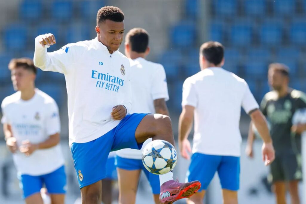 Mbappé entrenando en Champions