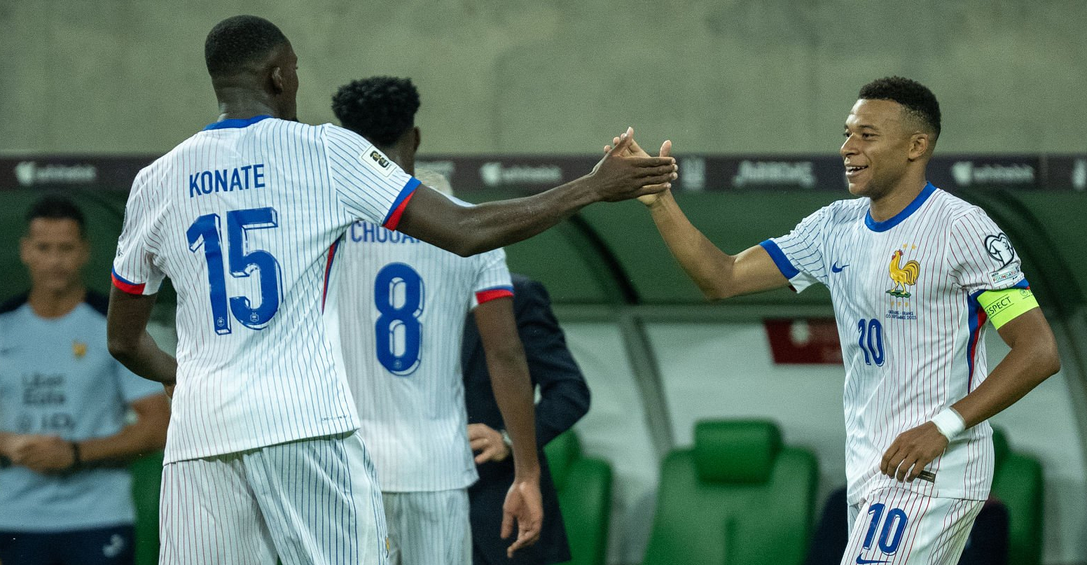 Mbappé y Konaté con la Selección Francesa (Getty)