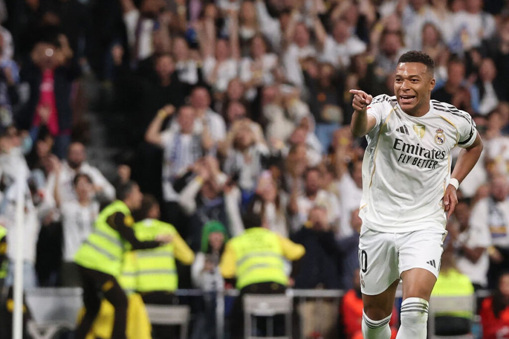 Mbappé firma un doblete en media hora: va a por otra Bota de Oro