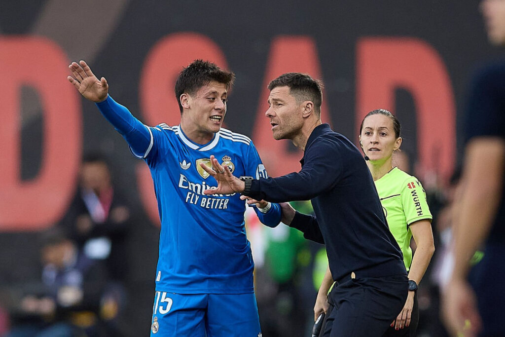 Los números ponen cordura en la ola de histeria contra el Real Madrid de Xabi Xabi ha firmado el mismo inicio que Mourinho en la liga de los récords.