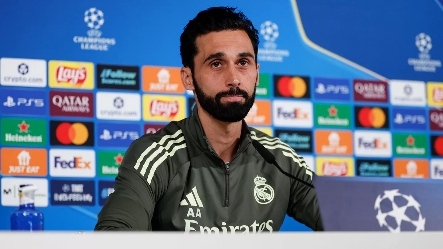 Arbeloa atiende a los medios en la previa del encuentro ante el City (Real Madrid).